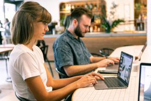 A Psicologia das Cores no Design Digital: Como Influenciar as Percepções do Consumidor