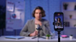 Use conteúdo de bastidores para mostrar os bastidores da sua marca, gerar conexão autêntica e fortalecer a confiança com o público.