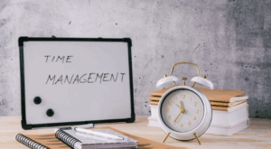 Aprenda a gerenciar o tempo com dicas práticas que aumentam a produtividade, reduzem o estresse e equilibrar sua rotina diária.