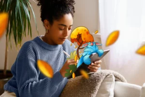 Mulher utilizando um dispositivo móvel com elementos de ilustração de árvores, animais e folhas ao redor, simbolizando o impacto do neuromarketing na tomada de decisões de compra.