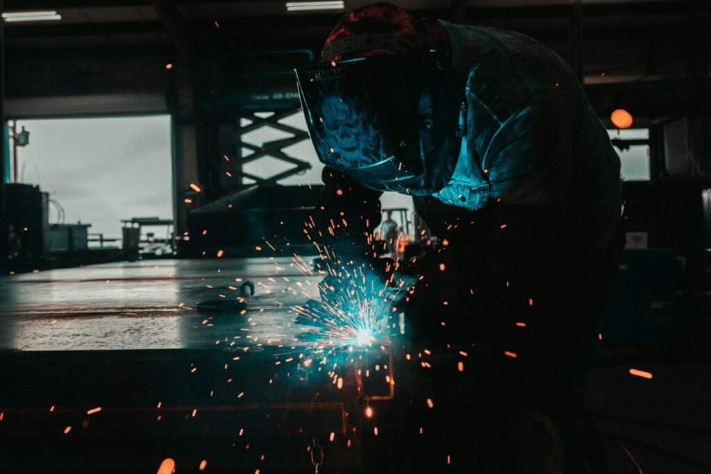 Aprenda como pequenas indústrias podem ganhar autoridade no mercado com estratégias práticas, posicionamento e presença digital eficiente.