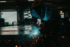 Aprenda como pequenas indústrias podem ganhar autoridade no mercado com estratégias práticas, posicionamento e presença digital eficiente.