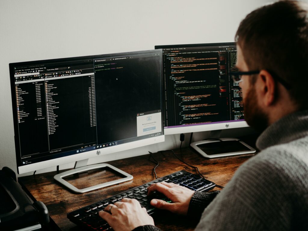 Descubra como proteger os componentes do seu PC durante a montagem com dicas para garantir segurança e desempenho