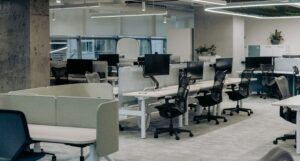 Descubra como um ambiente comercial confortável pode atrair mais clientes, fortalecer sua marca e aumentar as oportunidades de vendas.