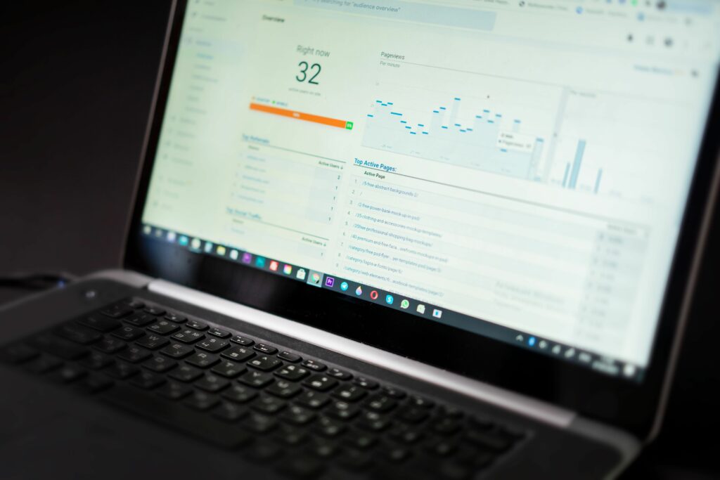 A organização visual e os códigos de marcação facilitam o trabalho de leitura dos robôs digitais
